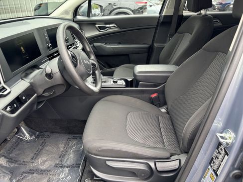 Used 2025 Kia Sportage LX FWD image 25