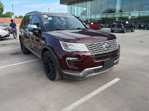Used 2018 Ford Explorer Platinum AWD/4WD image 2