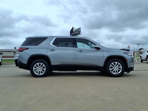 Used 2023 Chevrolet Traverse LS w/ Safety Package FWD image 4