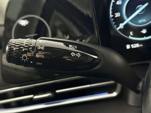 Used 2025 Hyundai Elantra Limited FWD image 34
