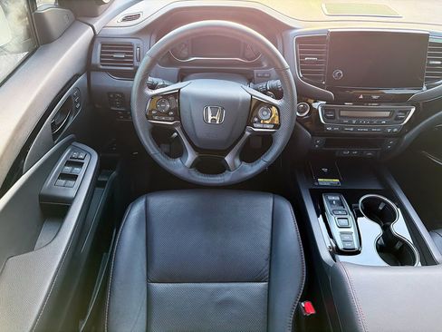Used 2025 Honda Passport Black Edition image 16