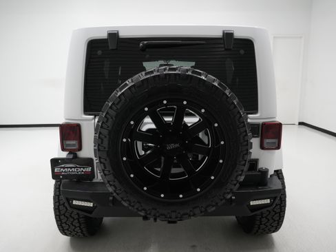 Used 2015 Jeep Wrangler Unlimited Sahara w/ Connectivity Group image 5