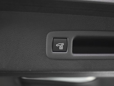 Used 2025 Toyota Sienna FWD image 18