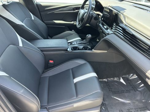 Used 2025 Toyota Camry SE FWD image 9