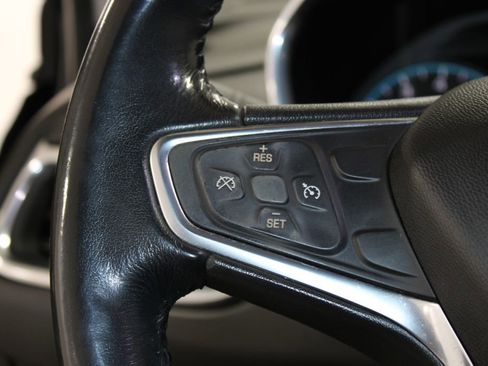 Used 2018 Chevrolet Equinox LT image 29