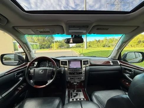 Used 2013 Lexus LX 570 4WD w/ Luxury Pkg image 22