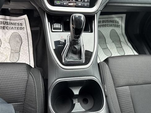 Used 2023 Subaru Outback Premium image 16