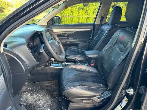 Used 2018 Mitsubishi Outlander LE AWD/4WD image 15