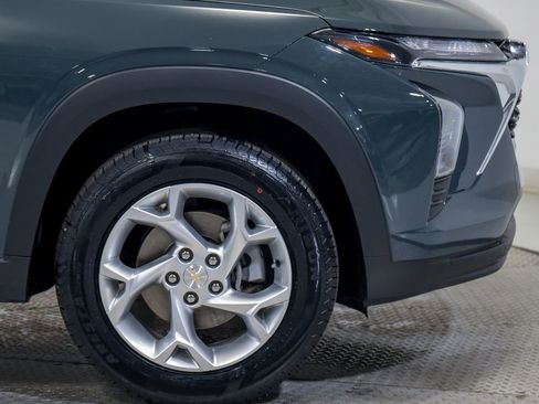 Used 2025 Chevrolet Trax LS w/ LS Convenience Package FWD image 15