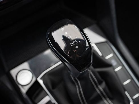 Used 2022 Volkswagen Tiguan SE image 20