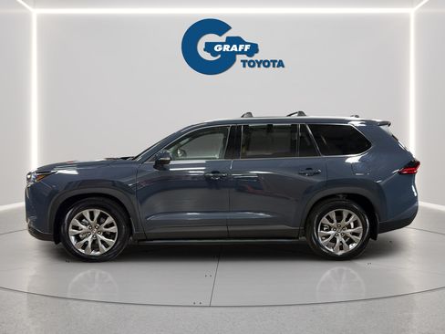 Used 2025 Toyota Grand Highlander FWD image 11