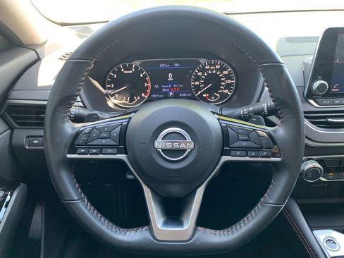 Used 2023 Nissan Altima 2.5 SR FWD image 12