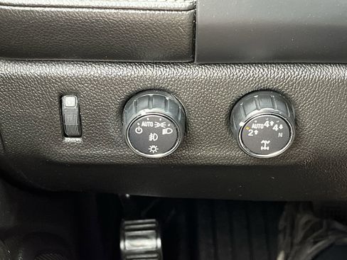 Certified 2020 GMC Canyon SLE w/ SLE Convenience Package AWD/4WD image 18