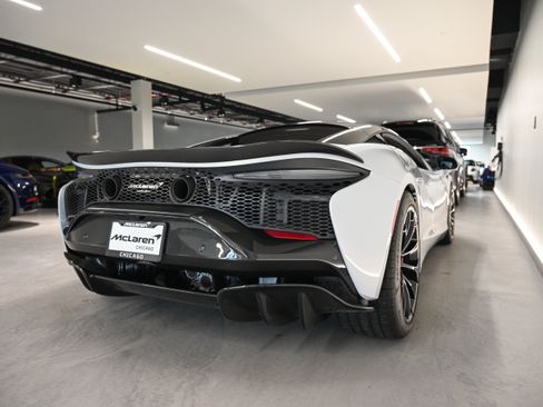 Used 2023 McLaren Artura RWD image 18