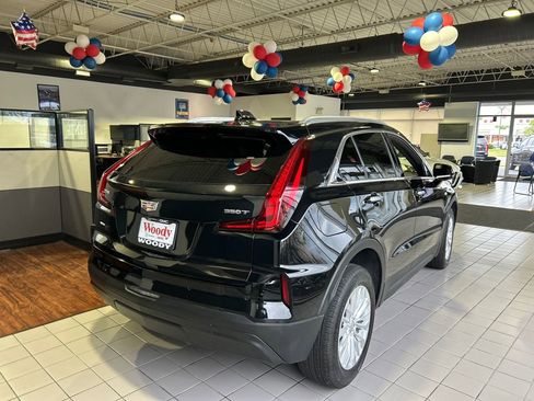 Used 2024 Cadillac XT4 Luxury w/ Cold Weather Package AWD/4WD image 10