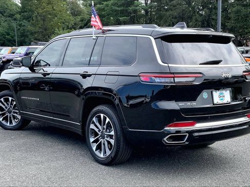 Used 2023 Jeep Grand Cherokee L Overland w/ Advanced Protech Group III AWD/4WD image 11