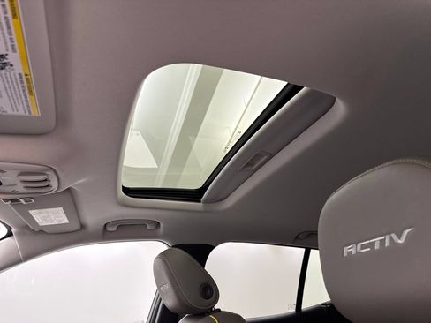 Used 2025 Chevrolet Trax ACTIV w/ Sunroof Package FWD image 23