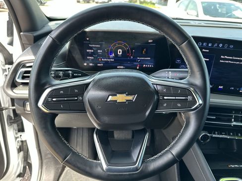Used 2025 Chevrolet Traverse LT AWD/4WD image 22