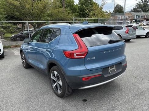Used 2024 Volvo XC40 B5 Core AWD/4WD image 3