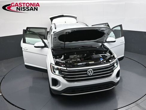 Used 2024 Volkswagen Atlas SE image 40