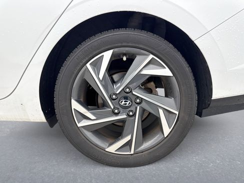 Used 2024 Hyundai Elantra Limited FWD image 13