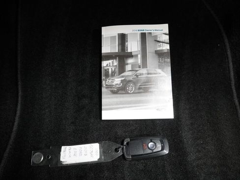 Used 2018 Ford Edge SE image 15