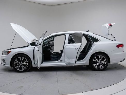 Used 2021 Volkswagen Passat 2.0T SE image 18