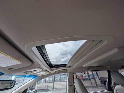 Used 2015 Toyota Sienna XLE Premium FWD image 18