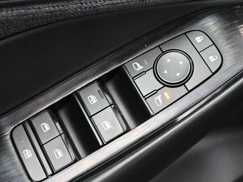 Used 2023 Nissan Rogue S image 4