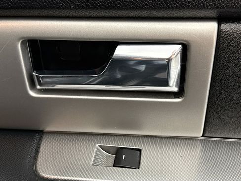 Used 2017 Ford Expedition XLT w/ Equipment Group 202A AWD/4WD image 28