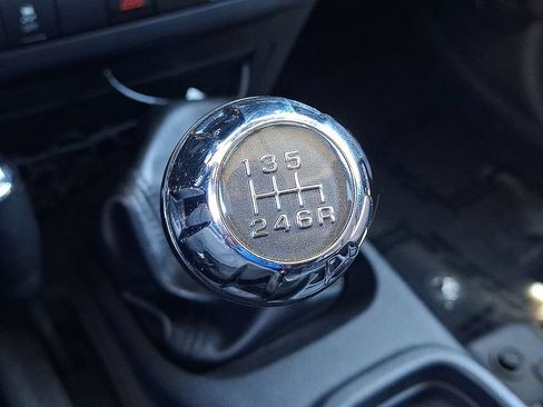 Used 2015 Jeep Wrangler Unlimited Sahara w/ Connectivity Group AWD/4WD image 26