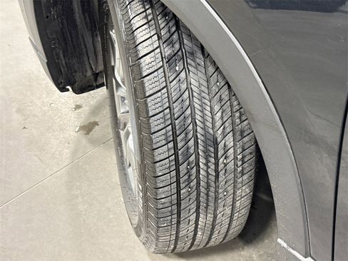 Used 2018 MAZDA CX-9 Touring w/ Touring Premium Package image 17