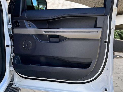 Used 2021 Ford Expedition XLT image 18