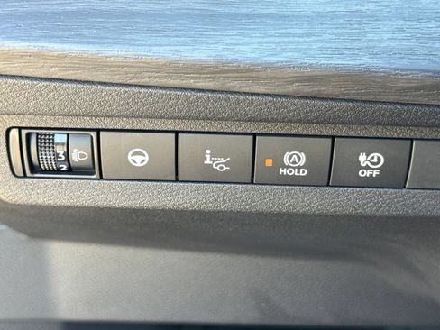 Used 2023 Nissan Ariya AWD image 25