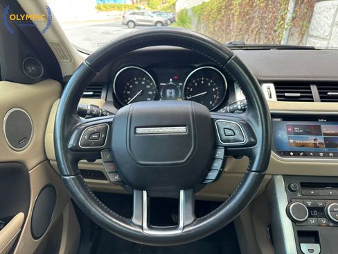 Used 2017 Land Rover Range Rover Evoque SE image 21