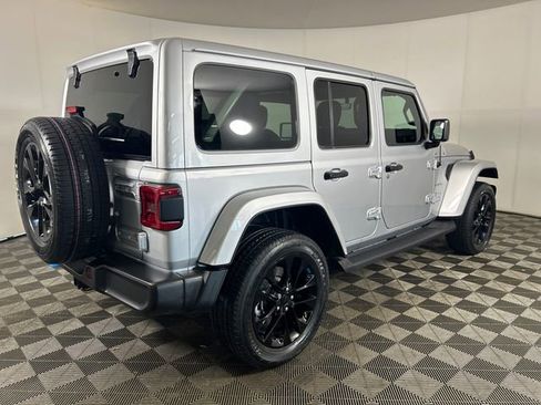 Used 2023 Jeep Wrangler Unlimited Sahara w/ Cold Weather Group AWD/4WD image 2