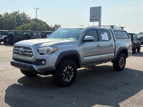 Used 2017 Toyota Tacoma TRD Off-Road w/ Tow Package RWD image 3