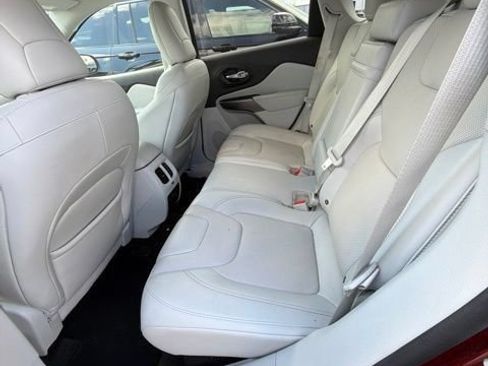 Used 2019 Jeep Cherokee Limited FWD image 4