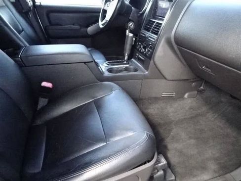 Used 2010 Ford Explorer XLT image 25