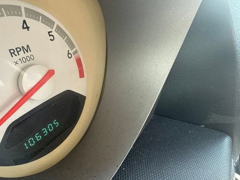 Used 2009 Dodge Avenger SE FWD image 16