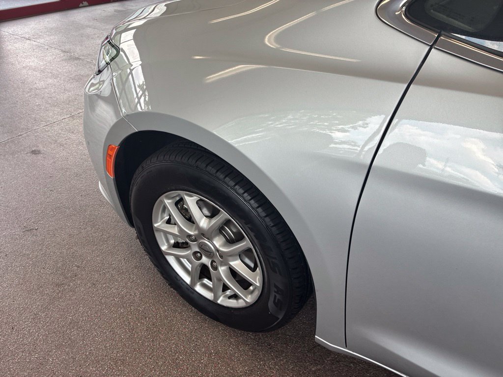 Certified 2024 Chrysler Pacifica Touring-L FWD image 15
