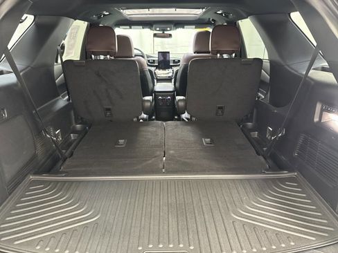 Used 2024 Ford Explorer Platinum w/ Technology Package AWD/4WD image 33