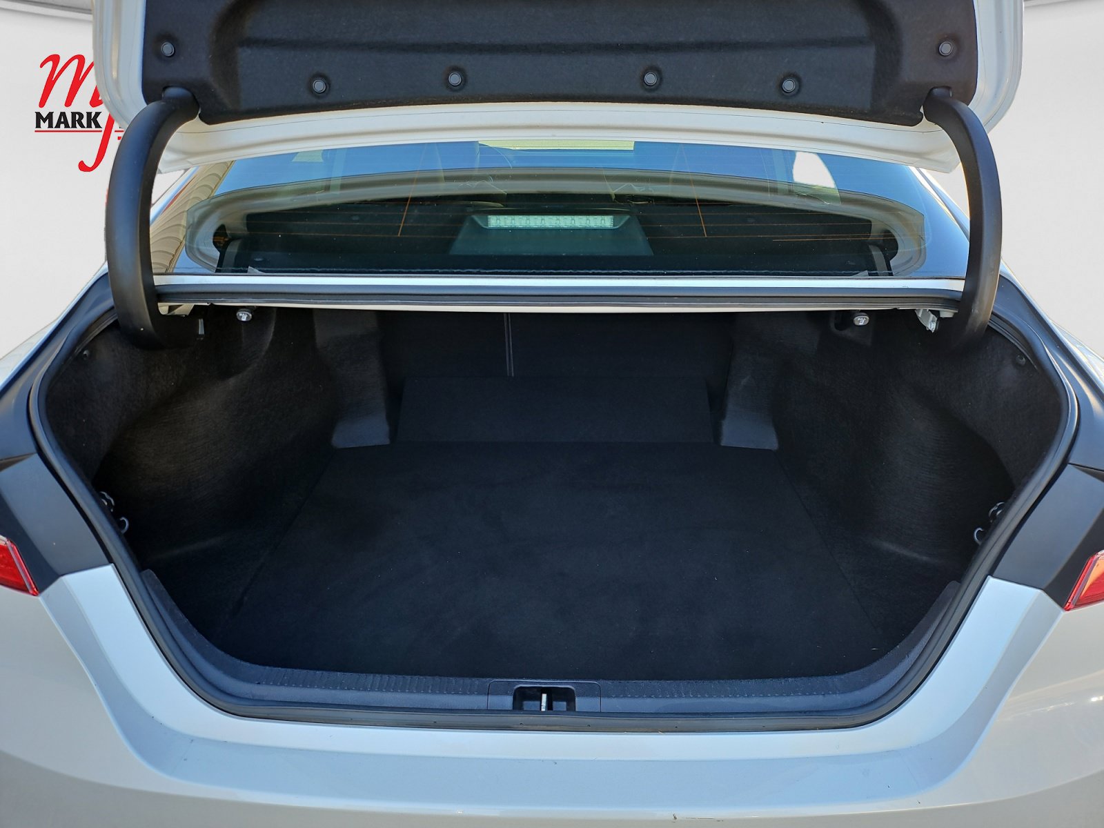 Used 2019 Toyota Camry XLE FWD image 17