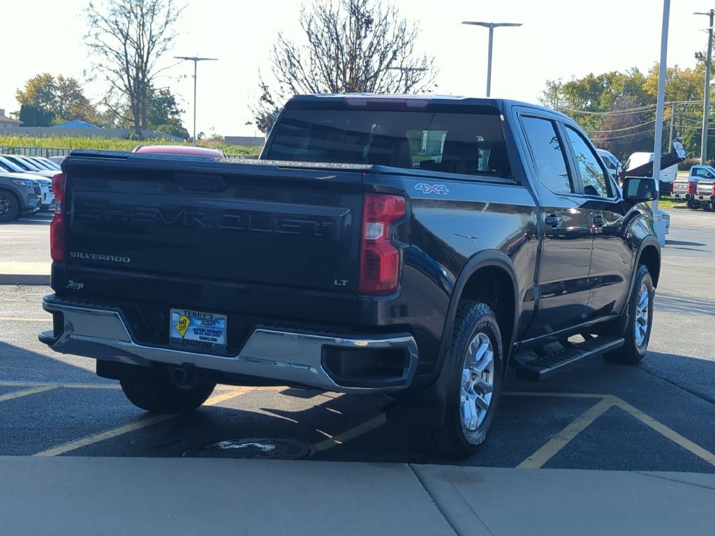 Used 2022 Chevrolet Silverado 1500 LT AWD/4WD image 3