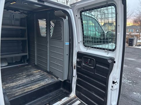 Used 2017 GMC Savana 2500 Van 3D image 21