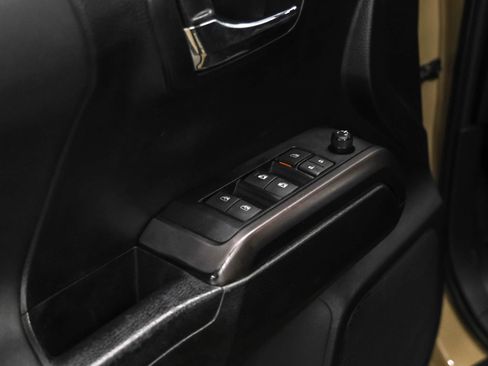 Used 2019 Toyota Tacoma TRD Off-Road AWD/4WD image 39