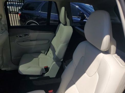 Used 2023 Volvo XC90 B6 Plus AWD/4WD image 28