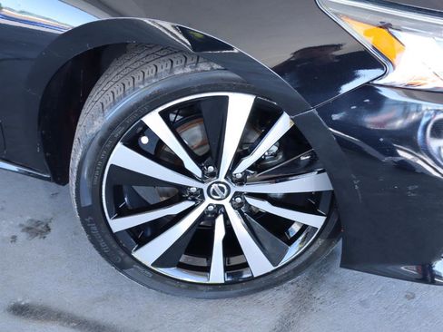 Used 2019 Nissan Altima 2.5 SR image 3