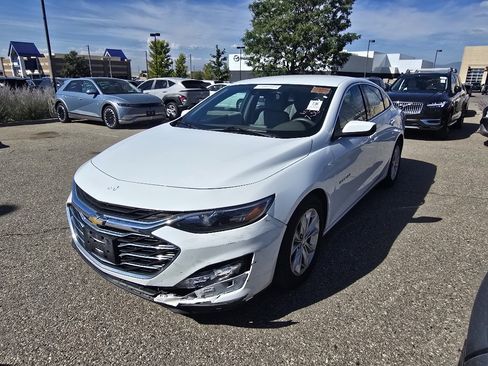 Used 2022 Chevrolet Malibu LT FWD image 1