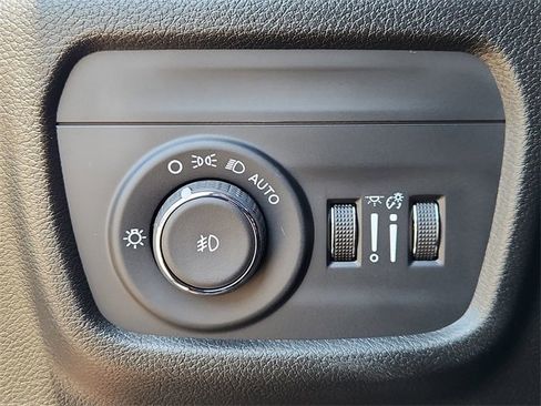 Used 2025 Jeep Grand Cherokee L Limited w/ Black Appearance Package image 18